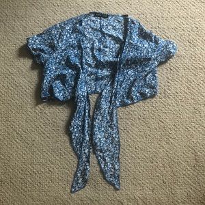 Shein/flower tie in the front shirt/size small